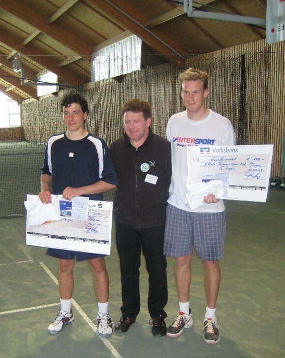 Sieger Dennis Jendel, Turnierleiter Georg Eichkorn 2. Platz Marco Jaeger